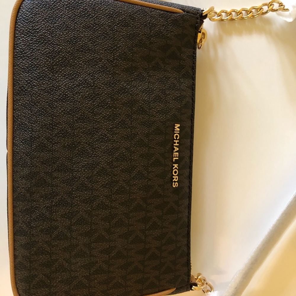Brand New Michael Kors Jet Set MD Convs Pouchette